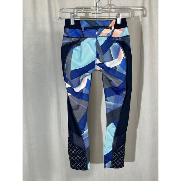 Athleta electric geo sonar crop leggings. - Picture 4 of 10